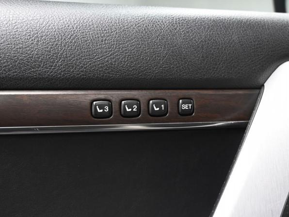 Toyota Land Cruiser 200 Series Рестайлинг 2 с пробегом 2015 года, цена 5 450 000 рублей, 170541 км, внедорожник, Автокод Объявления