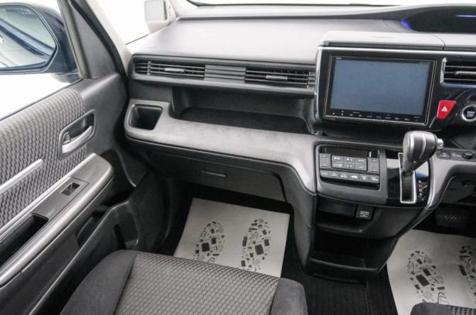 Honda Stepwgn V с пробегом 2016 года, цена 1 949 000 рублей, 107320 км, минивэн, Автокод Объявления