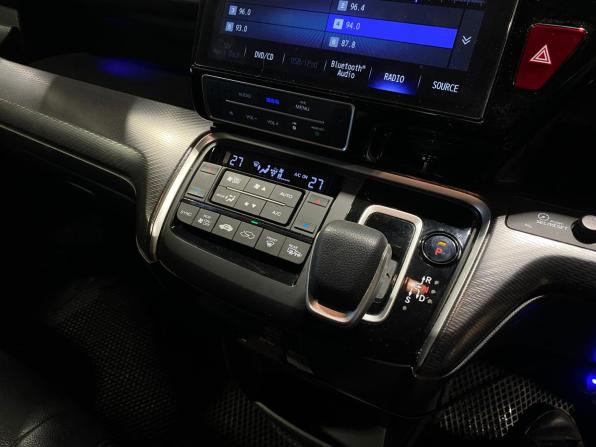 Honda Stepwgn V Рестайлинг с пробегом 2019 года, цена 2 575 000 рублей, 156620 км, минивэн, Автокод Объявления