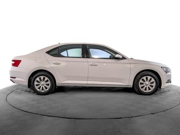 Skoda Superb III с пробегом 2019 года, цена 2 399 000 рублей, 40183 км, лифтбек, Автокод Объявления