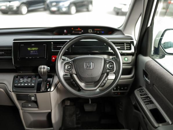 Honda Stepwgn V Рестайлинг с пробегом 2020 года, цена 2 299 000 рублей, 135729 км, минивэн, Автокод Объявления