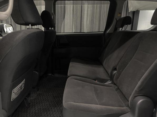 Toyota Voxy II (R70) с пробегом 2007 года, цена 1 098 000 рублей, 234000 км, минивэн, Автокод Объявления