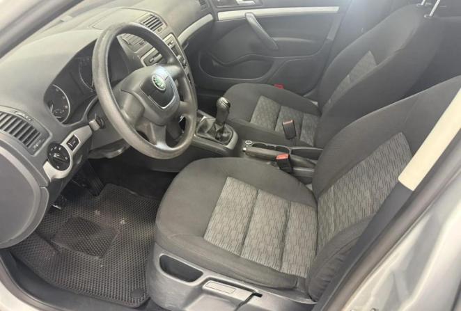 Skoda Octavia II (A5) Рестайлинг с пробегом 2012 года, цена 860 000 рублей, 251684 км, лифтбек, Автокод Объявления