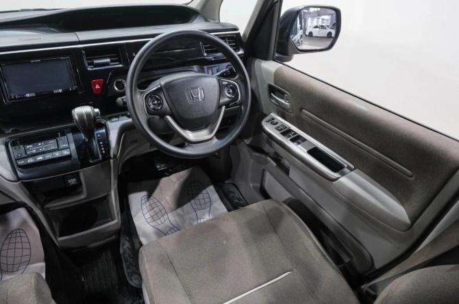 Honda Stepwgn V с пробегом 2015 года, цена 1 499 000 рублей, 390000 км, минивэн, Автокод Объявления