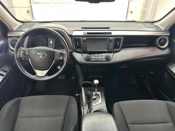 Toyota RAV4 IV (XA40) Рестайлинг с пробегом 2017 года, цена 2 447 000 рублей, 133707 км, внедорожник, Автокод Объявления