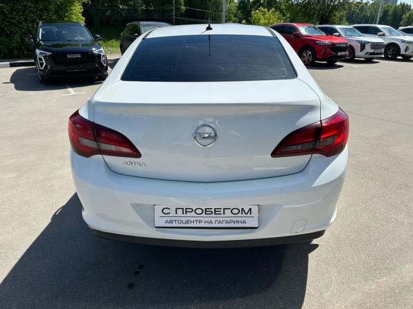 Opel Astra J Рестайлинг с пробегом 2014 года, цена 639 000 рублей, 157000 км, седан, Автокод Объявления
