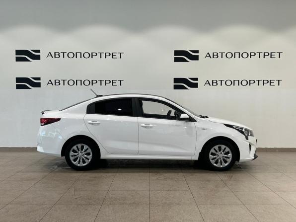 Kia Rio IV Рестайлинг с пробегом 2021 года, цена 1 499 000 рублей, 81143 км, седан, Автокод Объявления