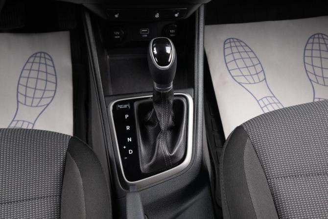 Hyundai Solaris II с пробегом 2019 года, цена 1 299 000 рублей, 180872 км, седан, Автокод Объявления