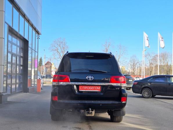 Toyota Land Cruiser 200 Series Рестайлинг 2 с пробегом 2018 года, цена 4 749 000 рублей, 360000 км, внедорожник, Автокод Объявления