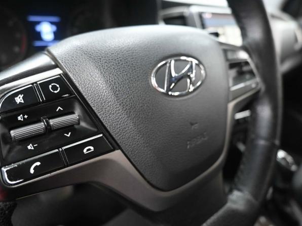 Hyundai Solaris II с пробегом 2017 года, цена 1 299 900 рублей, 210225 км, седан, Автокод Объявления