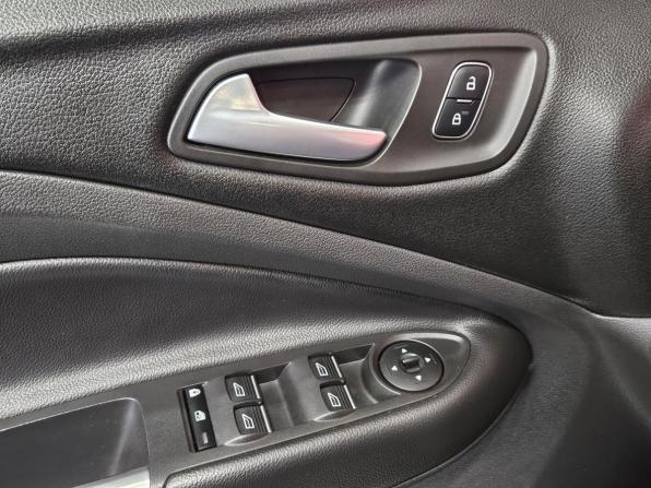 Ford Kuga II Рестайлинг с пробегом 2017 года, цена 1 649 000 рублей, 129683 км, внедорожник, Автокод Объявления