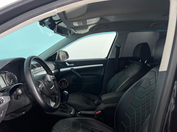 Skoda Octavia II (A5) Рестайлинг с пробегом 2011 года, цена 965 000 рублей, 218000 км, универсал, Автокод Объявления