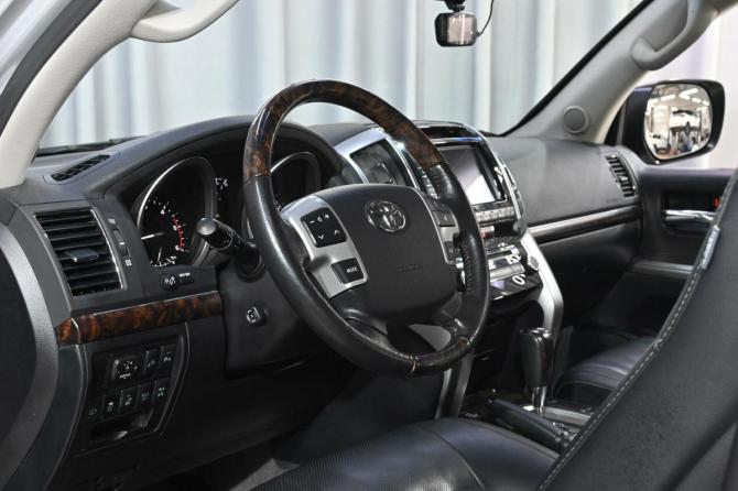 Toyota Land Cruiser 200 Series Рестайлинг 1 с пробегом 2015 года, цена 6 749 990 рублей, 44000 км, внедорожник, Автокод Объявления