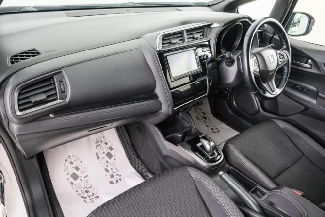 Honda Fit III Рестайлинг с пробегом 2017 года, цена 1 249 000 рублей, 76865 км, хэтчбек, Автокод Объявления