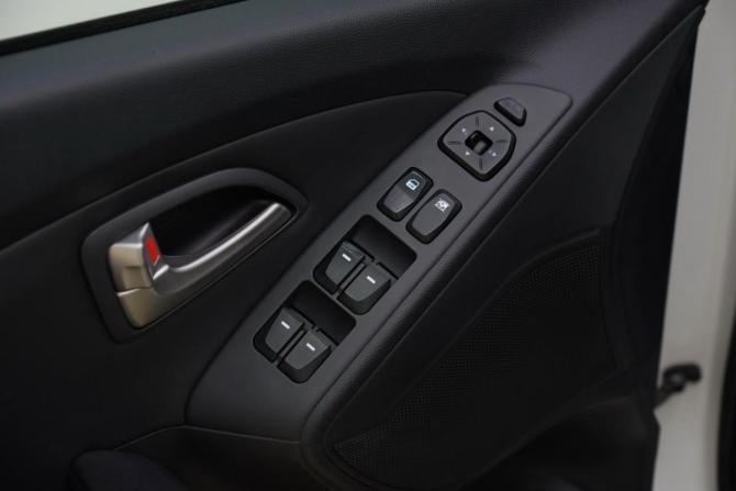 Hyundai ix35 I Рестайлинг с пробегом 2013 года, цена 859 000 рублей, 131986 км, внедорожник, Автокод Объявления