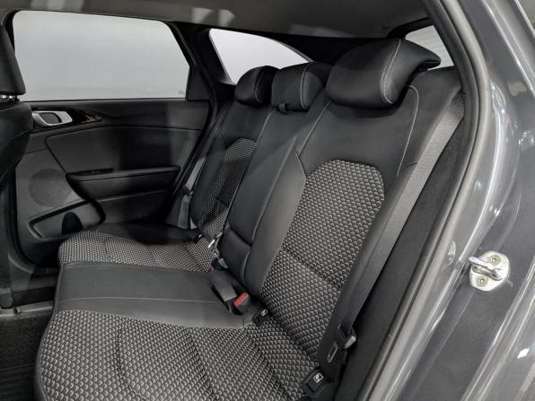 Kia Ceed III Рестайлинг с пробегом 2022 года, цена 2 300 000 рублей, 71000 км, универсал, Автокод Объявления