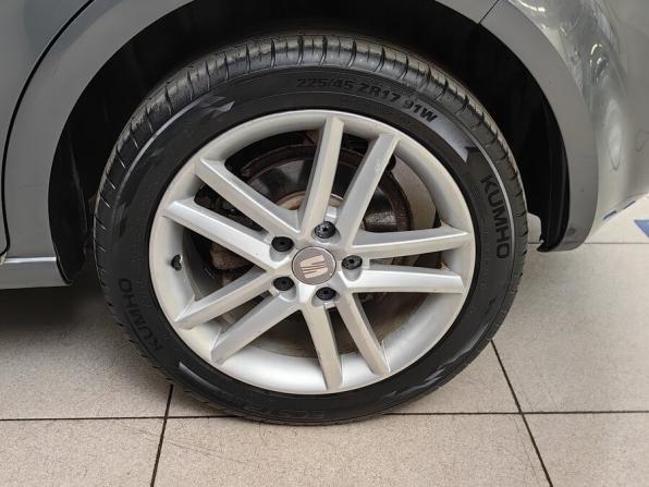 SEAT Leon II Рестайлинг с пробегом 2012 года, цена 824 000 рублей, 255563 км, хэтчбек, Автокод Объявления