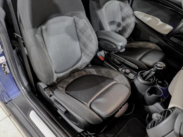 Mini Hatch III (F55/F56) Рестайлинг с пробегом 2018 года, цена 1 695 000 рублей, 100450 км, хэтчбек, Автокод Объявления