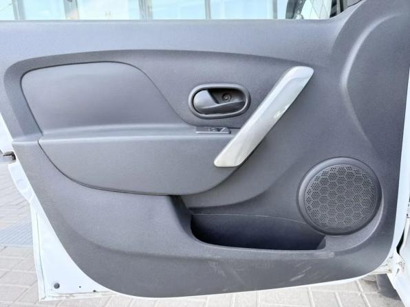 Renault Logan II Рестайлинг с пробегом 2021 года, цена 739 000 рублей, 207086 км, седан, Автокод Объявления