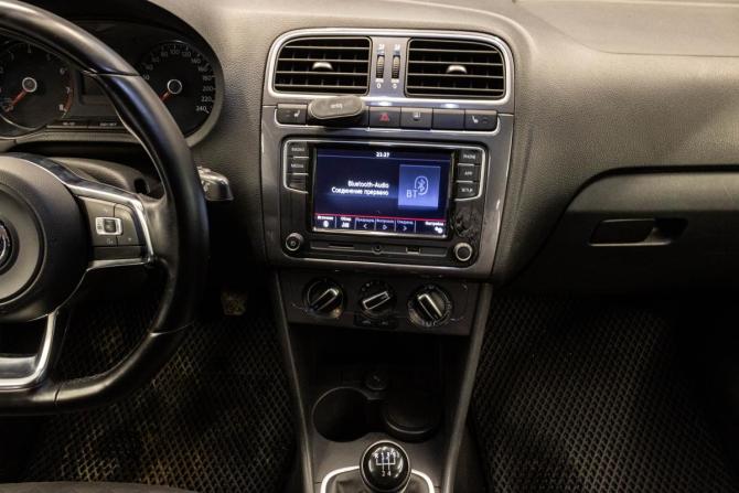 Volkswagen Polo V Рестайлинг с пробегом 2019 года, цена 1 049 000 рублей, 205100 км, седан, Автокод Объявления