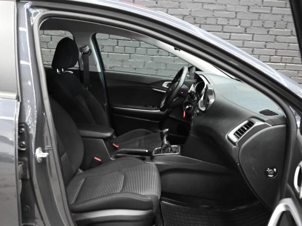 Kia Ceed III с пробегом 2018 года, цена 1 770 000 рублей, 42233 км, хэтчбек, Автокод Объявления