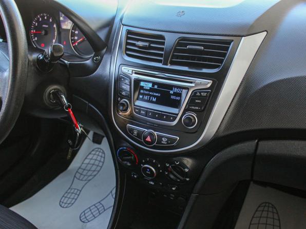 Hyundai Solaris I Рестайлинг с пробегом 2015 года, цена 969 600 рублей, 100104 км, седан, Автокод Объявления