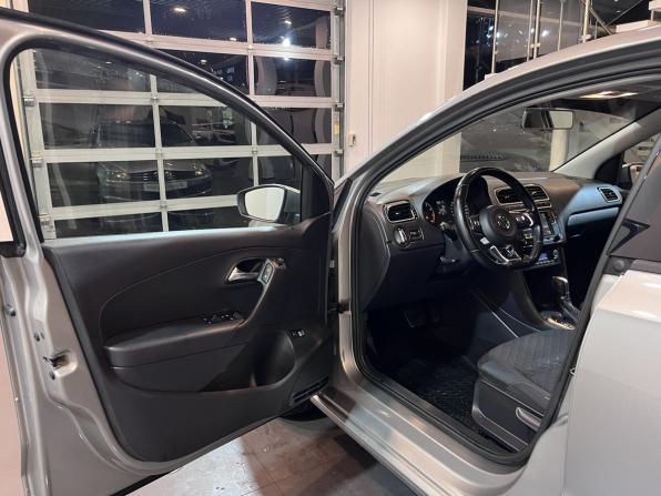 Volkswagen Polo V Рестайлинг с пробегом 2019 года, цена 1 394 000 рублей, 140790 км, седан, Автокод Объявления