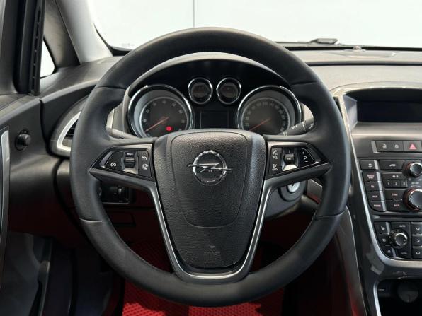 Opel Astra J Рестайлинг с пробегом 2012 года, цена 810 000 рублей, 193965 км, седан, Автокод Объявления