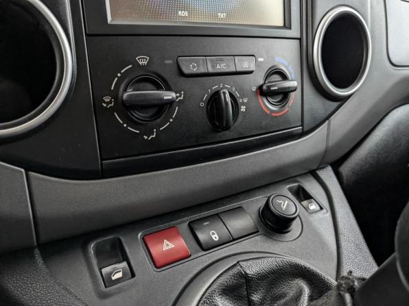 Peugeot Partner II Рестайлинг 2 с пробегом 2017 года, цена 1 410 000 рублей, 130755 км, компактвэн, Автокод Объявления