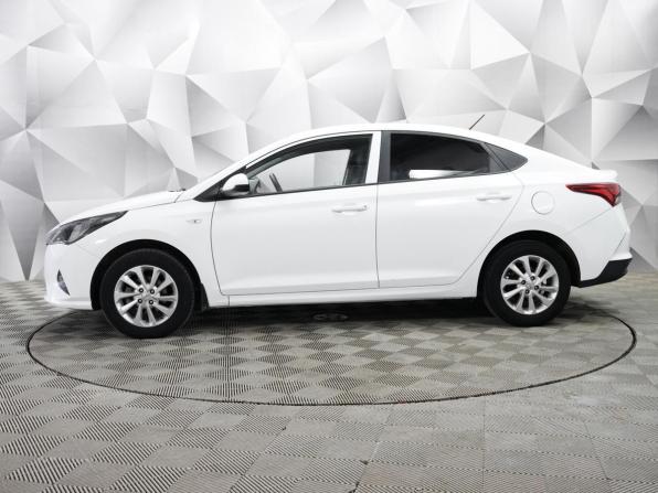 Hyundai Solaris II Рестайлинг с пробегом 2021 года, цена 1 711 000 рублей, 91414 км, седан, Автокод Объявления