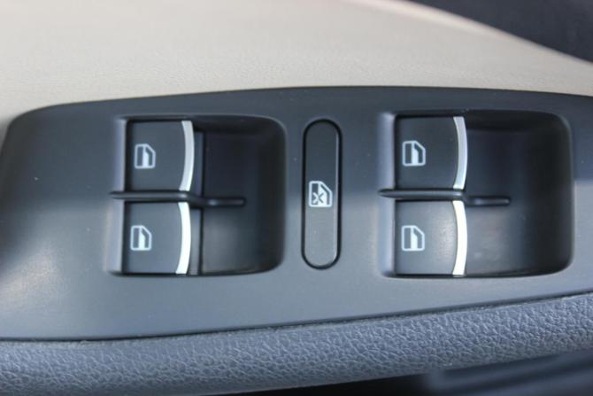Volkswagen Jetta VI Рестайлинг с пробегом 2016 года, цена 897 000 рублей, 176647 км, седан, Автокод Объявления