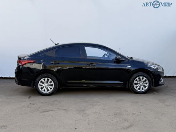 Hyundai Solaris II с пробегом 2017 года, цена 1 075 000 рублей, 160642 км, седан, Автокод Объявления