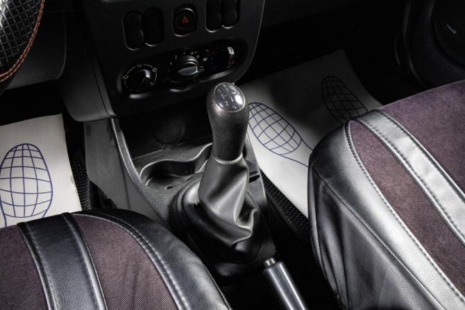 Renault Logan I Рестайлинг с пробегом 2013 года, цена 379 000 рублей, 236230 км, седан, Автокод Объявления