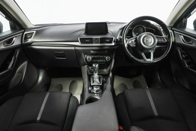 Mazda Axela III Рестайлинг с пробегом 2018 года, цена 1 349 000 рублей, 117000 км, хэтчбек, Автокод Объявления