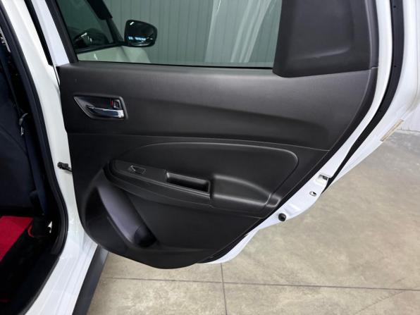 Suzuki Swift V с пробегом 2022 года, цена 1 437 000 рублей, 61424 км, хэтчбек, Автокод Объявления