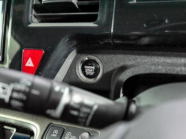 Honda Stepwgn V Рестайлинг с пробегом 2017 года, цена 2 220 000 рублей, 89763 км, минивэн, Автокод Объявления