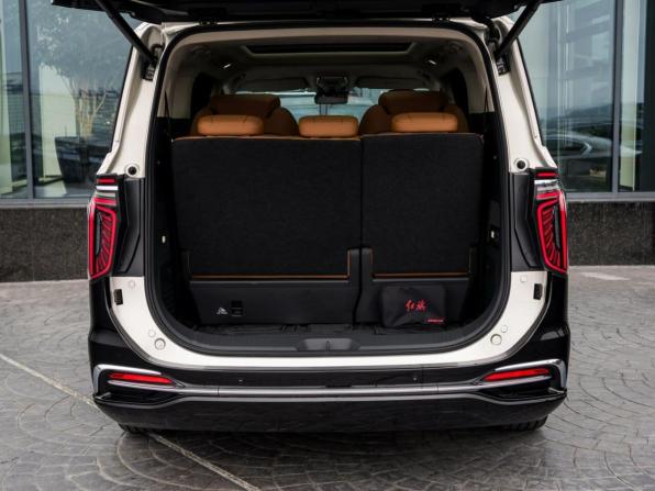 Hongqi HQ9 с пробегом 2023 года, цена 5 099 000 рублей, 10278 км, минивэн, Автокод Объявления