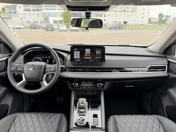 Mitsubishi Outlander IV с пробегом 2023 года, цена 3 850 000 рублей, 30 км, внедорожник, Автокод Объявления