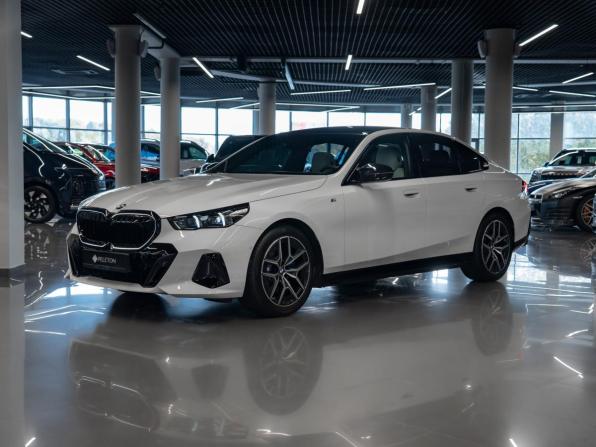 BMW 5 серии VIII (G60/G61/G68) с пробегом 2025 года, цена 6 750 000 рублей, 11427 км, седан, Автокод Объявления