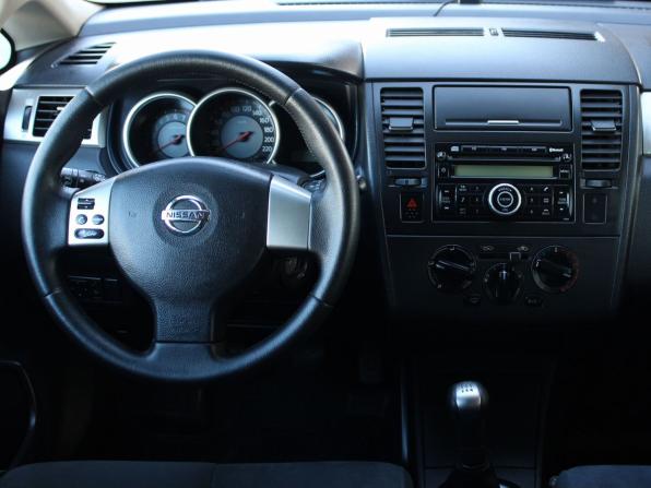 Nissan Tiida I Рестайлинг с пробегом 2010 года, цена 579 000 рублей, 215298 км, хэтчбек, Автокод Объявления