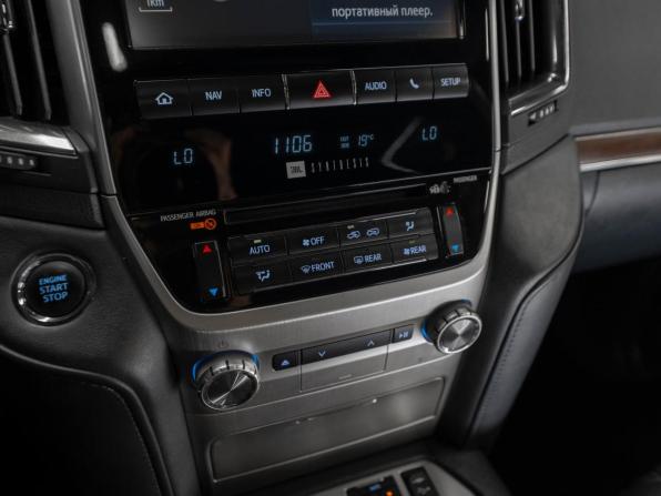 Toyota Land Cruiser 200 Series Рестайлинг 2 с пробегом 2018 года, цена 6 790 000 рублей, 240208 км, внедорожник, Автокод Объявления