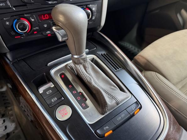 Audi Q5 I (8R) с пробегом 2009 года, цена 1 379 900 рублей, 228250 км, внедорожник, Автокод Объявления