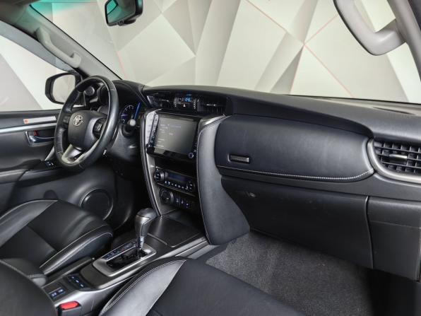 Toyota Fortuner II Рестайлинг с пробегом 2021 года, цена 4 930 000 рублей, 68015 км, внедорожник, Автокод Объявления