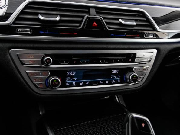 BMW 7 серии VI (G11/G12) Рестайлинг с пробегом 2019 года, цена 4 206 510 рублей, 268000 км, седан, Автокод Объявления