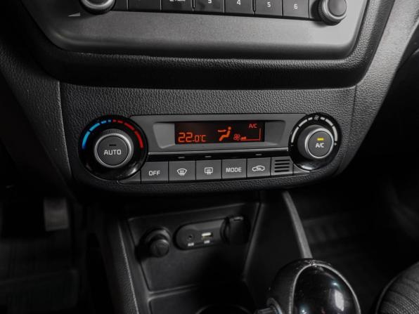 Kia Rio III Рестайлинг с пробегом 2015 года, цена 1 199 000 рублей, 93123 км, седан, Автокод Объявления