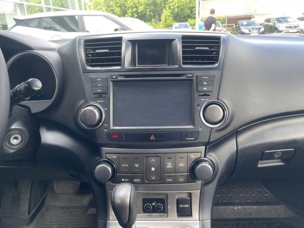 Toyota Highlander II (XU40) Рестайлинг с пробегом 2013 года, цена 1 599 000 рублей, 373047 км, внедорожник, Автокод Объявления