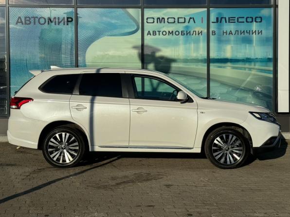 Mitsubishi Outlander III Рестайлинг 3 с пробегом 2022 года, цена 2 395 000 рублей, 56146 км, внедорожник, Автокод Объявления