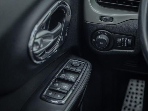 Jeep Cherokee V (KL) с пробегом 2014 года, цена 1 185 000 рублей, 180000 км, внедорожник, Автокод Объявления