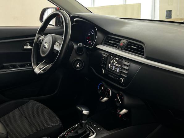 Kia Rio IV с пробегом 2017 года, цена 1 390 000 рублей, 55000 км, седан, Автокод Объявления