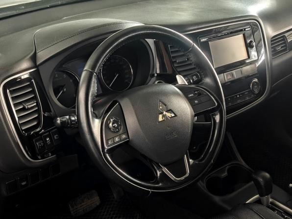 Mitsubishi Outlander III Рестайлинг 2 с пробегом 2016 года, цена 1 705 000 рублей, 130400 км, внедорожник, Автокод Объявления